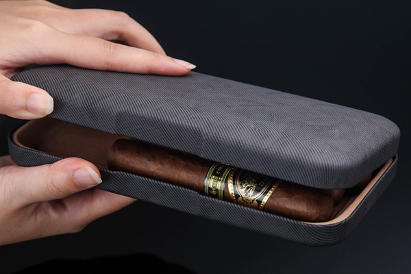 Carbon fiber leather cigar case